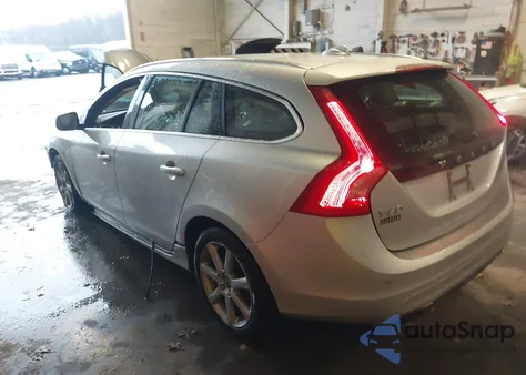 2016 Volvo V60 T5 Drive-E Premier z USA, uszkodzony, nr VIN YV140MEK2G1314136